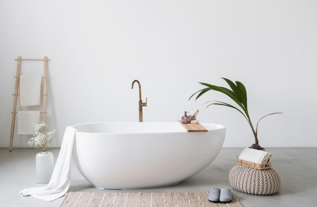 Baño pequeño moderno y limpio con ambiente seco y libre de humedad.